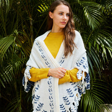 Load image into Gallery viewer, Graddi™ Snowy Owl Shawl