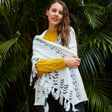 Load image into Gallery viewer, Graddi™ Snowy Owl Shawl
